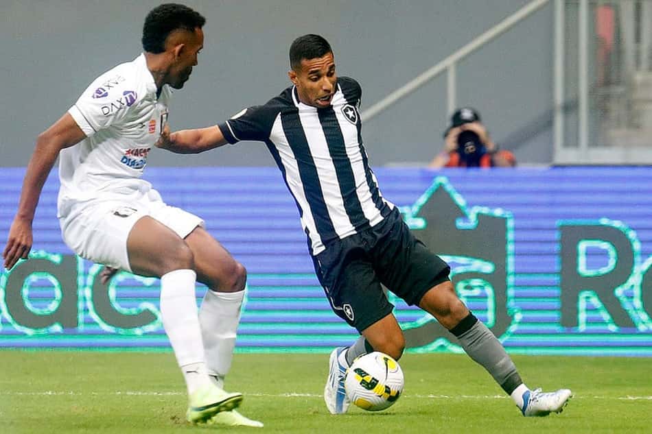 Victor Sá nega que tenha pedido para deixar o Botafogo após invasão de CT