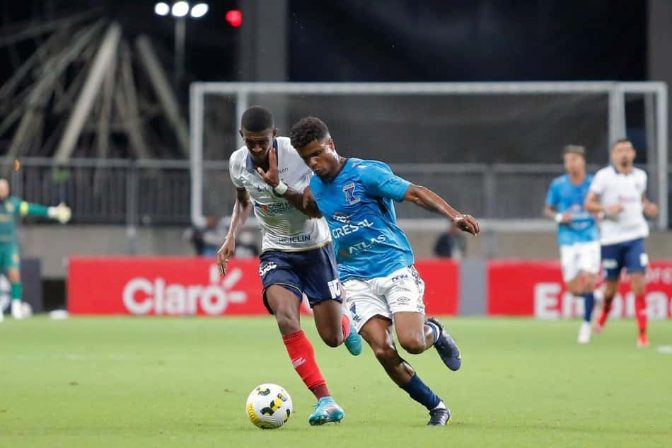 Jamerson Bahia celebra desempenho coletivo do Azuriz na Copa do Brasil