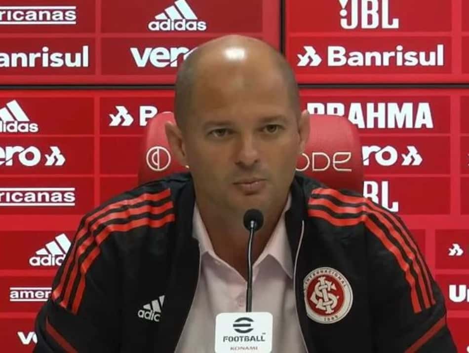 William Thomas é apresentado no Internacional e elogia elenco