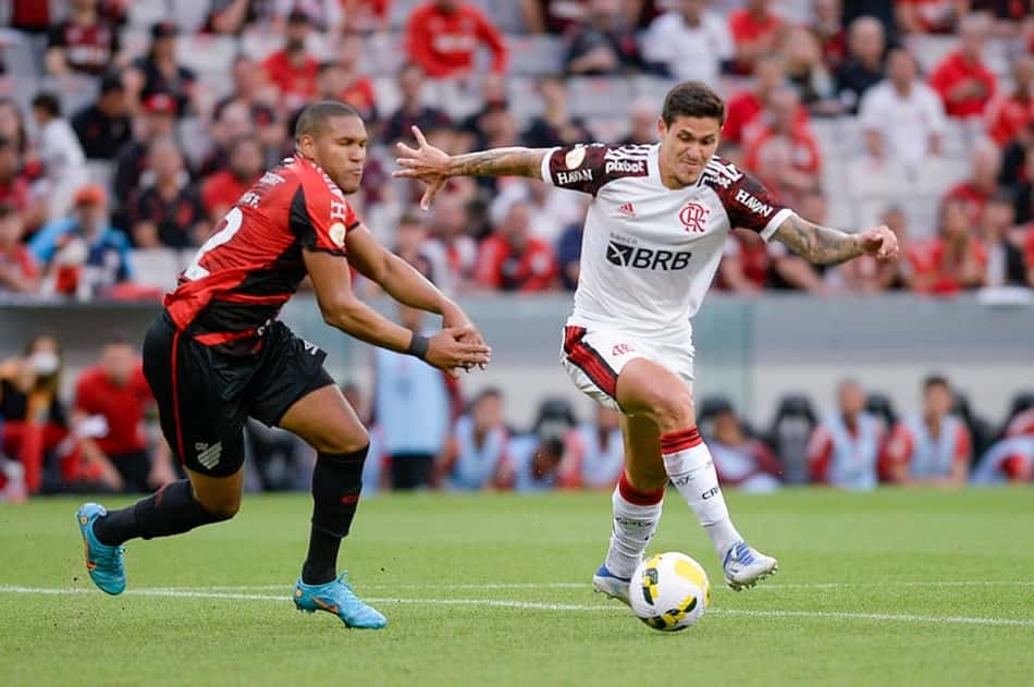 Há dois meses sem ir às redes, Pedro tem conversas para se encaixar no Flamengo de Paulo Sousa