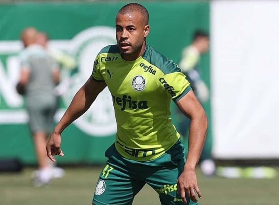 Mayke fala em viagem 'mais leve' do Palmeiras após vitória no Dérbi: 'Intuito é voltar com os três pontos'