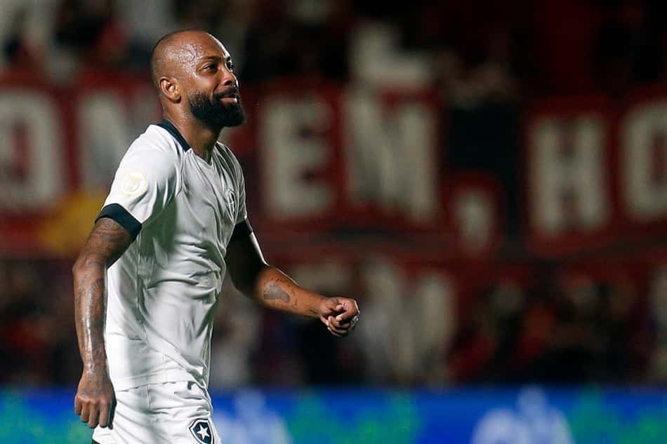 Sem espaço no Botafogo, Chay encaminha saída para o Bahia