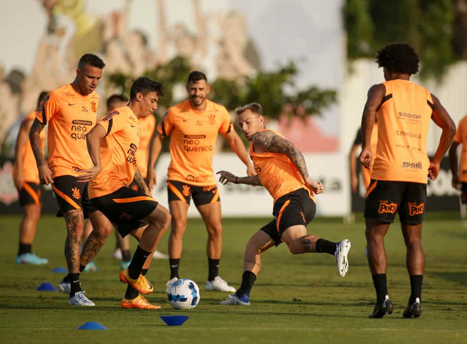 Corinthians treina em Porto Alegre antes de embarcar para a Argentina