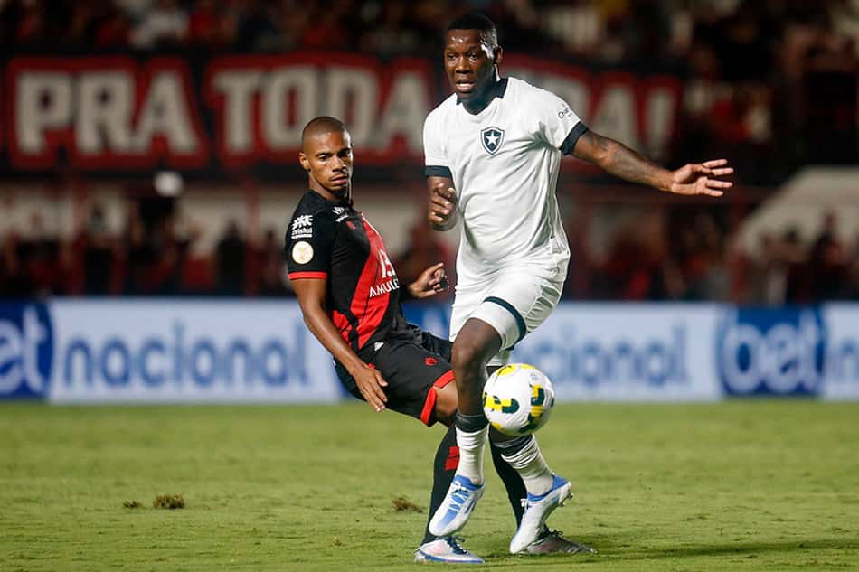 VÍDEO: CBF divulga áudios do VAR em lances polêmicos de Atlético-GO x Botafogo; saiba mais