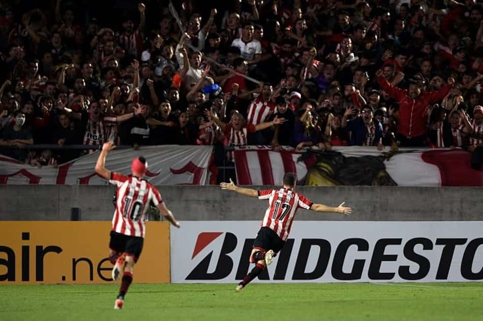 Estudiantes vence o Bragantino e dispara na liderança do Grupo C da Libertadores