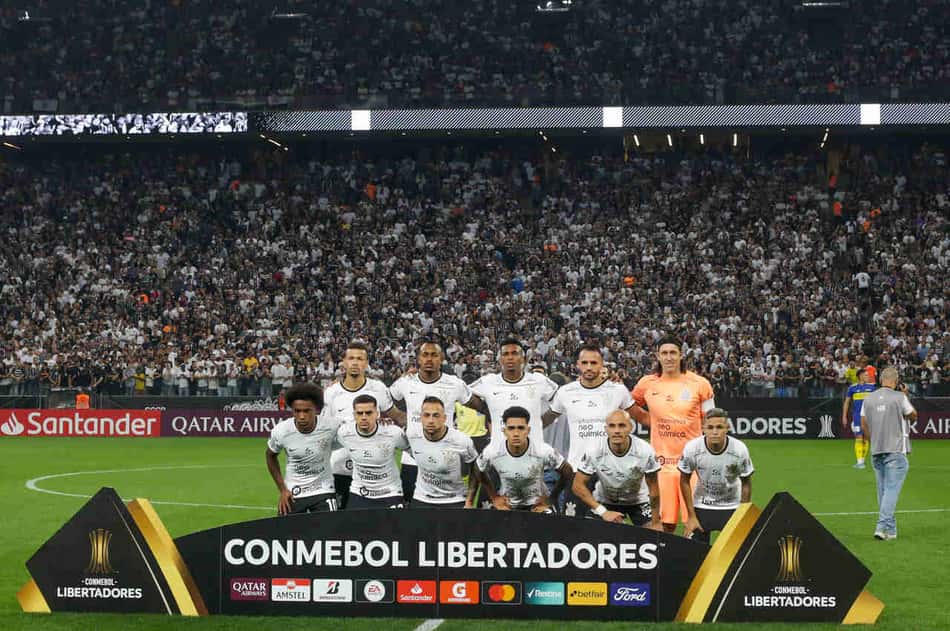 Corinthians termina turno da Libertadores na ponta, mas vai precisar pontuar fora para avançar