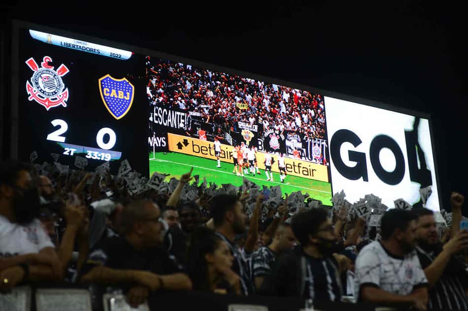 Décimo segundo jogador e recorde de público: torcida do Corinthians dá show contra o Boca
