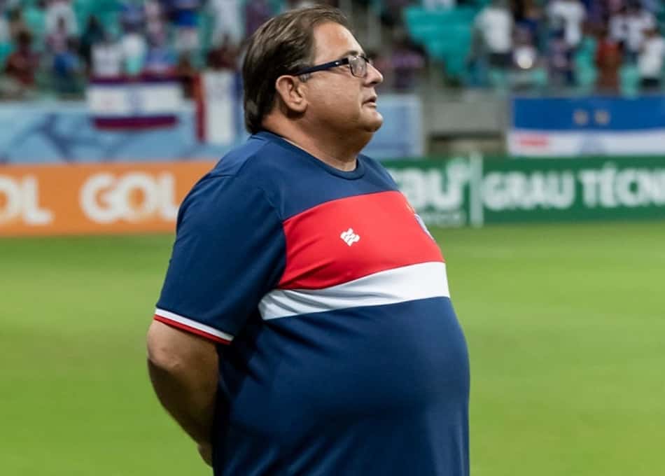 Santos analisa mercado, foca em técnico brasileiro e tem Guto Ferreira como opção
