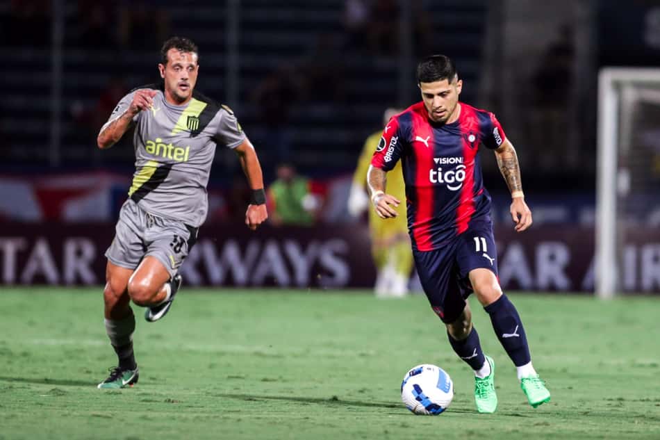 Cerro Porteño vence Peñarol e se isola na liderança da Libertadores