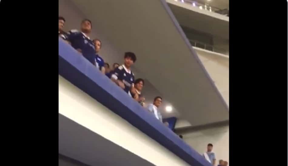 VÍDEO: Torcedores do Emelec são filmados fazendo ofensas racistas para palmeirenses