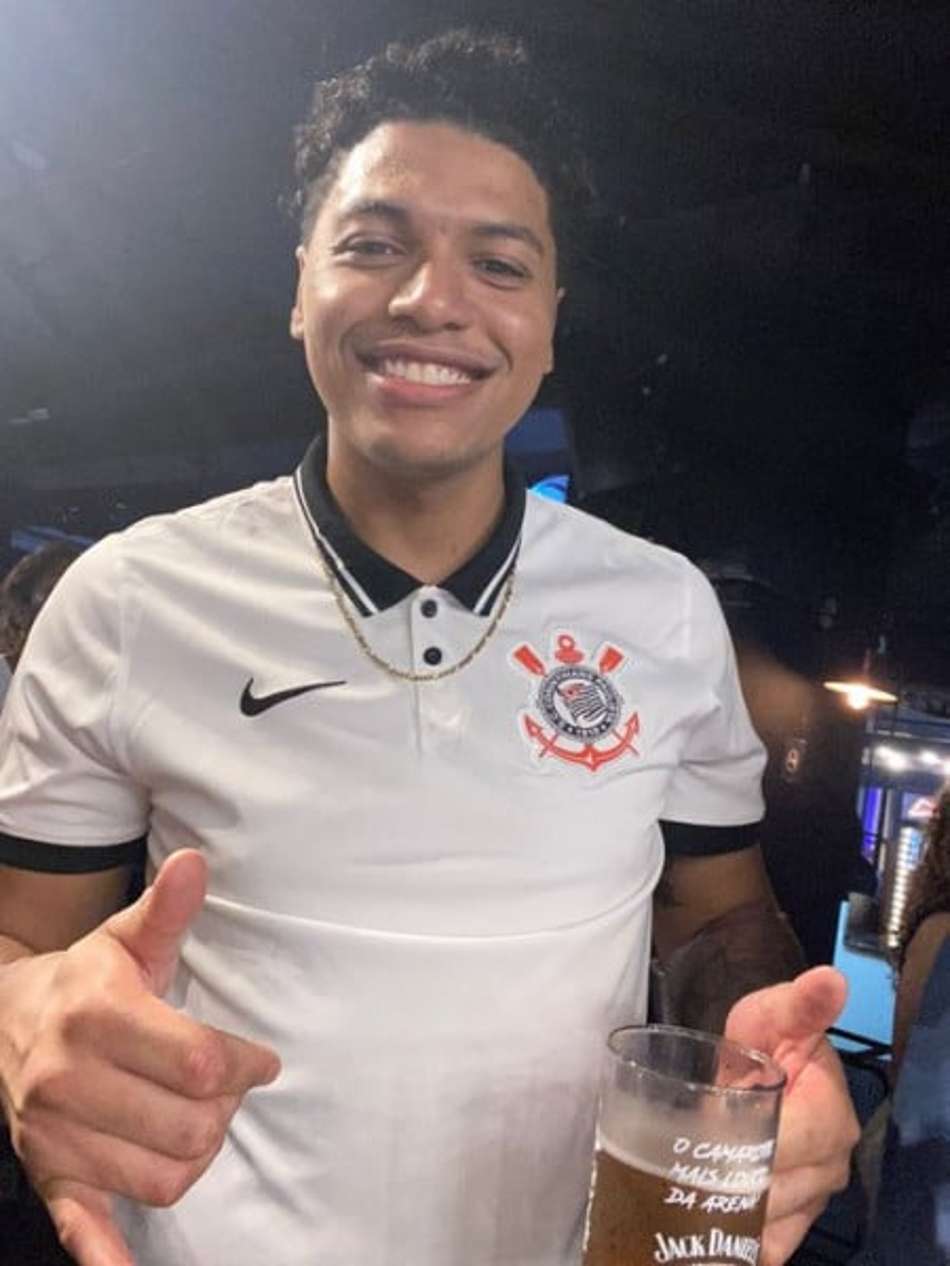 Torcedor que acusou racismo de argentino reclama da postura do Corinthians; clube se posiciona