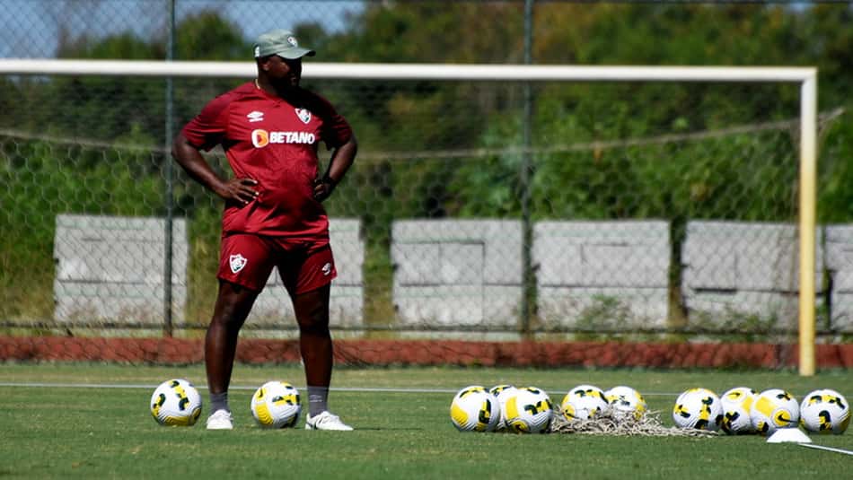 Sem Abel Braga, Fluminense conta com Marcão para retomar confiança do elenco e fazer transição de técnico