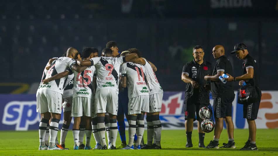 Gabriel Dias se recupera das dores e viaja com o Vasco para jogo com o Guarani; confira os relacionados