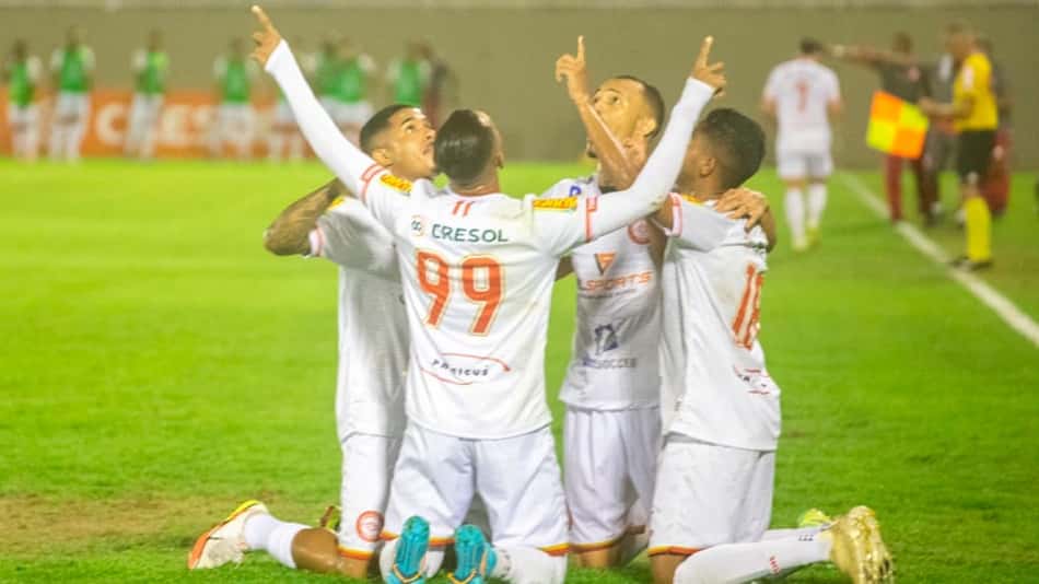 Adversário do Vasco no domingo, Tombense segue sem vencer na Série B e tem problemas no setor ofensivo