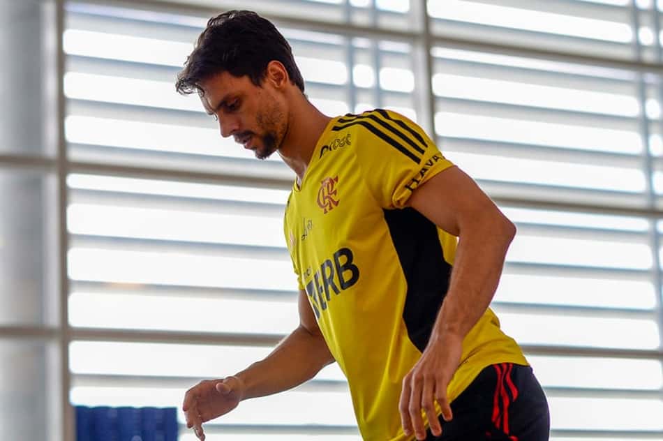 Rodrigo Caio é substituído no primeiro tempo do jogo contra o Corinthians e preocupa o Flamengo