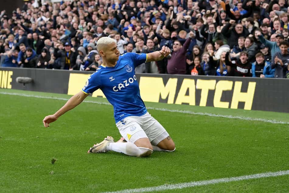 Richarlison ataca lenda do Liverpool após receber críticas: 'Lave sua boca'
