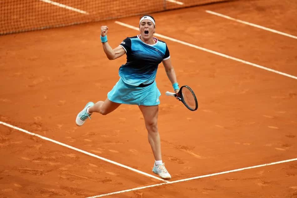 Jabeur supera Bencic e vai às quartas em Madri