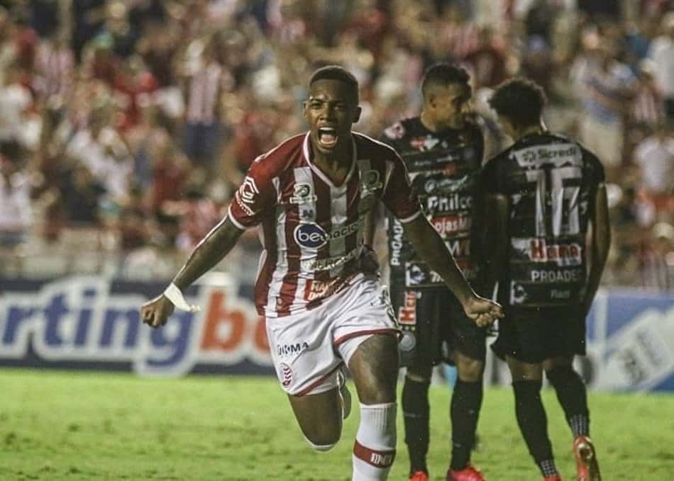 Luis Phelipe volta ao Náutico após dois meses e projeta gol para o filho