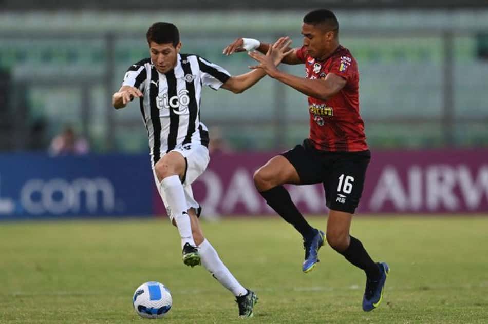 Caracas vence Libertad e manda Athletico-PR para lanterna de grupo da Libertadores
