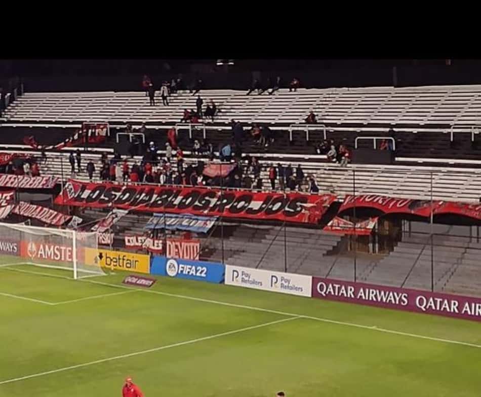Organizadas do mesmo time são separadas no estádio por questão de segurança