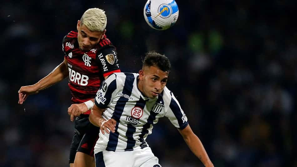 Flamengo supera má atuação e gol contra, empata com o Talleres e encaminha vaga na Libertadores