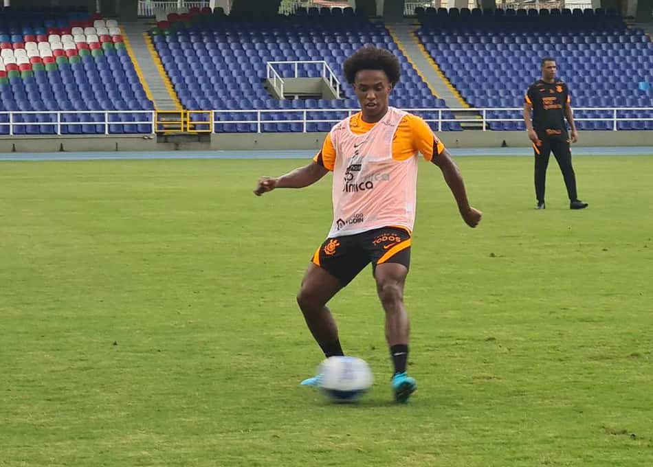 LANCE! Rápido: Willian recebe novas ameaças, protestos no Internacional e reforço na mira do Barça