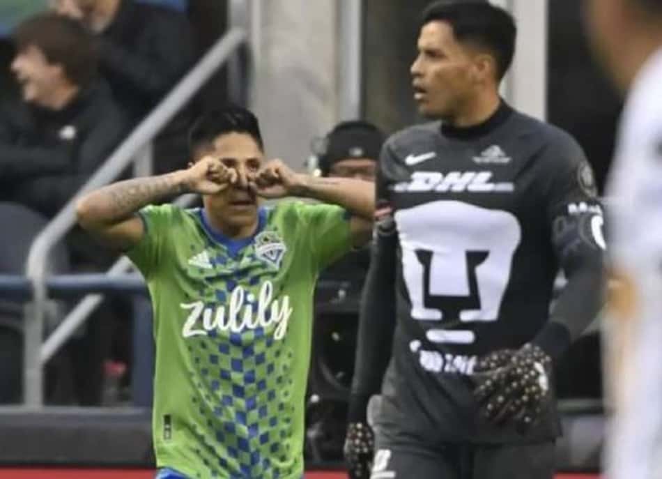 É você, Valdivia? Jogador provoca rival com "chororô"