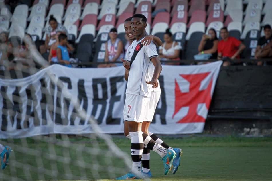 Rayan brilha, Vasco goleia o Internacional e abre vantagem nas oitavas da Copa do Brasil Sub-17