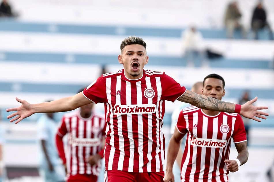 Botafogo encaminha a contratação de Tiquinho Soares, do Olympiacos