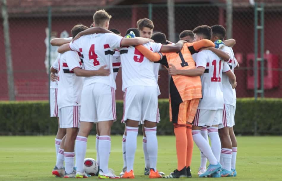 Sub-15 e Sub-17 do São Paulo lideram seus grupos no Campeonato Paulista