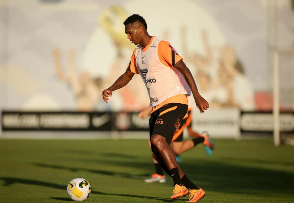 Jô mostra confiança com cautela por liderança do Corinthians no grupo da Libertadores