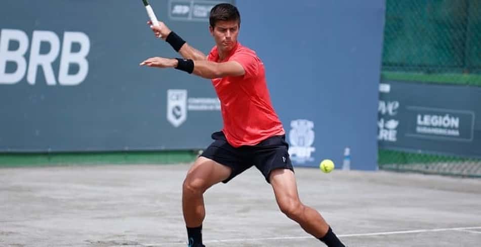 João Menezes bate favorito e avança no quali de Wimbledon