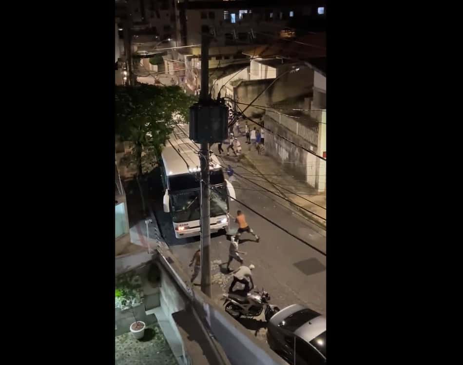 Ônibus de torcedores do Grêmio é depredado por cruzeirenses após jogo no Independência