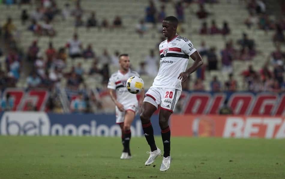 Mesmo recuperado de lesão, Andrés Colorado não recebe espaço no São Paulo