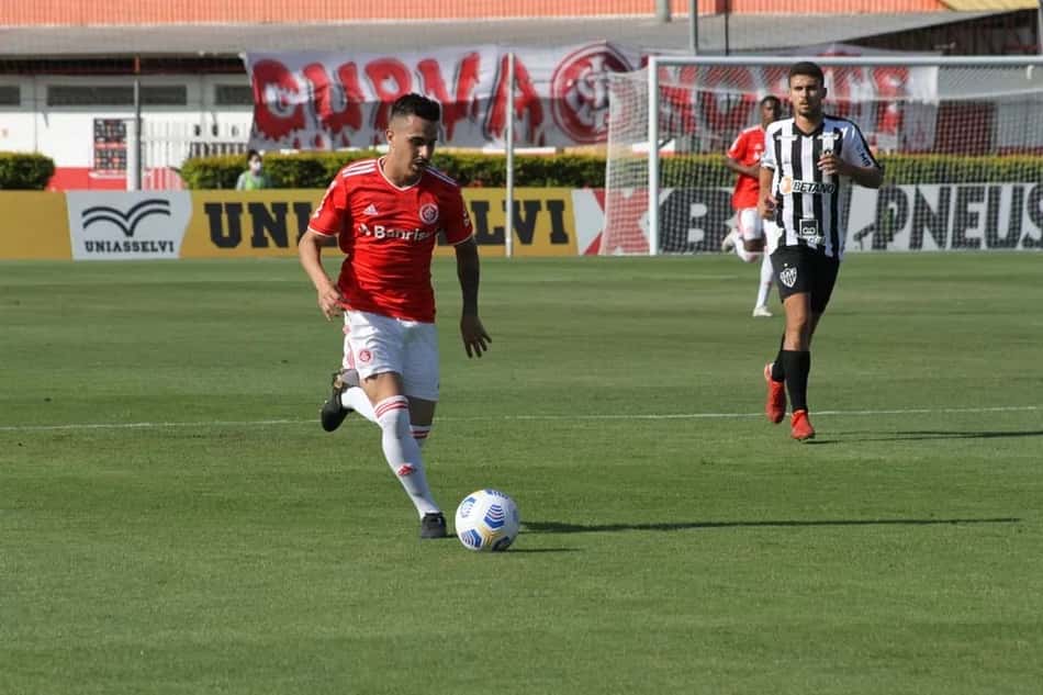 Botafogo contrata lateral campeão brasileiro com o Internacional para o sub-20
