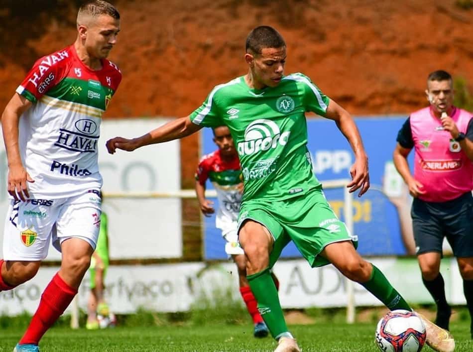 Meio-campista Pedro Mota deixa a Chapecoense após temporada no Sub-17