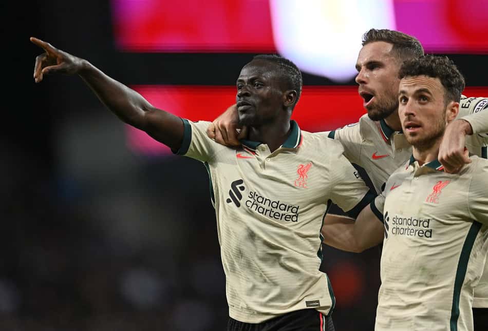 LANCE! Rápido: Liverpool ainda sonha na Premier League, Botafogo renova com Kanu e mais!