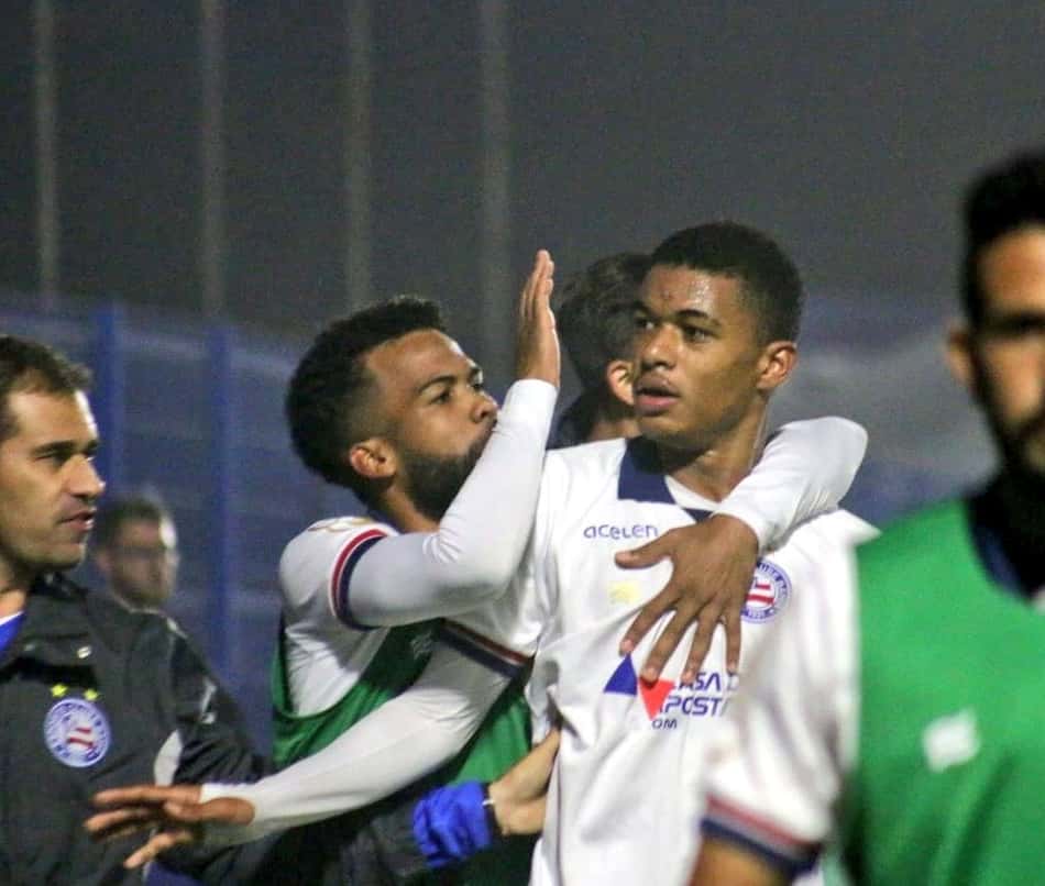 Sob forte chuva e emoção, Bahia bate Azuriz nos pênaltis e se classifica às oitavas da Copa do Brasil