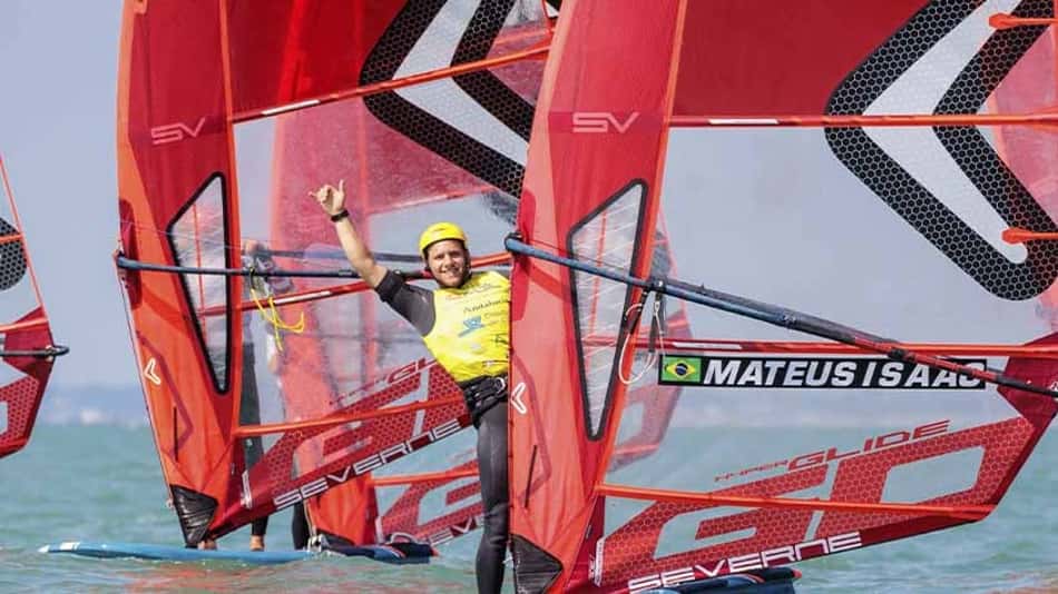 Velejador Mateus Isaac encara maior evento de windsurf do mundo