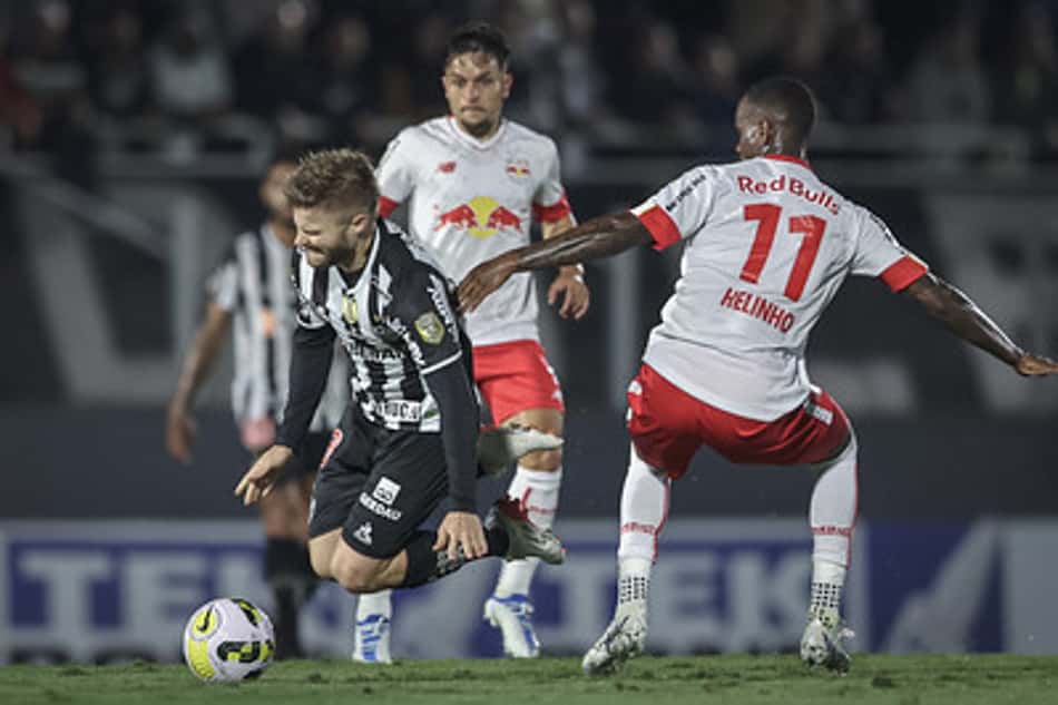 Rodrigo Caetano comenta tratamento da arbitragem e STJD com o Galo: "absurdo"