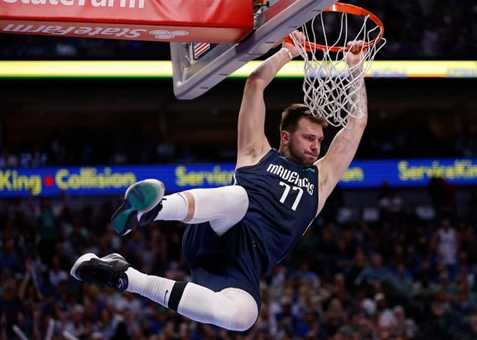 Doncic brilha, Mavericks atropela Suns e força jogo 7