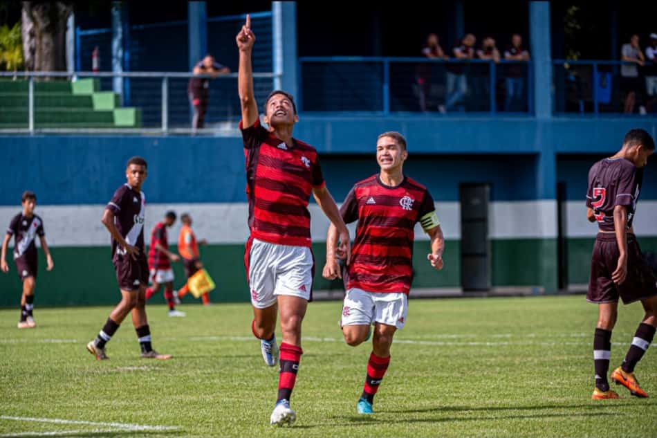 Copa Rio Sub-15: Flamengo vence o Vasco e amplia vantagem na semi