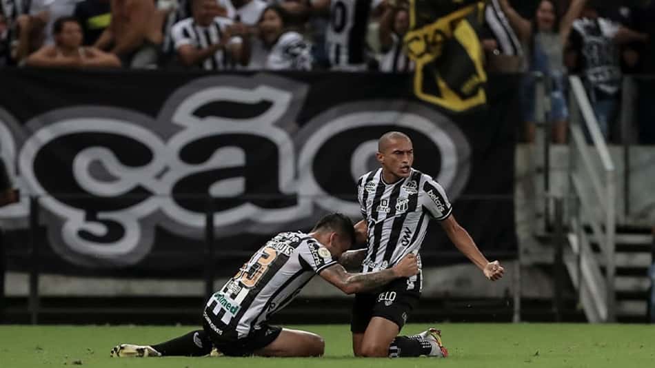 Nino Paraíba garante que intenção em gol do Ceará era de bater falta direto