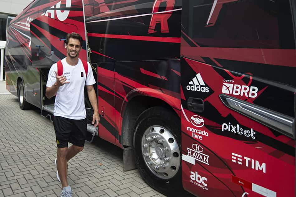 Flamengo se vê aliviado com situação de zagueiro, mas segue sem dupla de goleiros