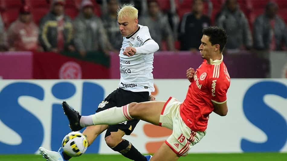 DVD, polêmicas e provocações: relembre episódios da rivalidade entre Corinthians e Internacional