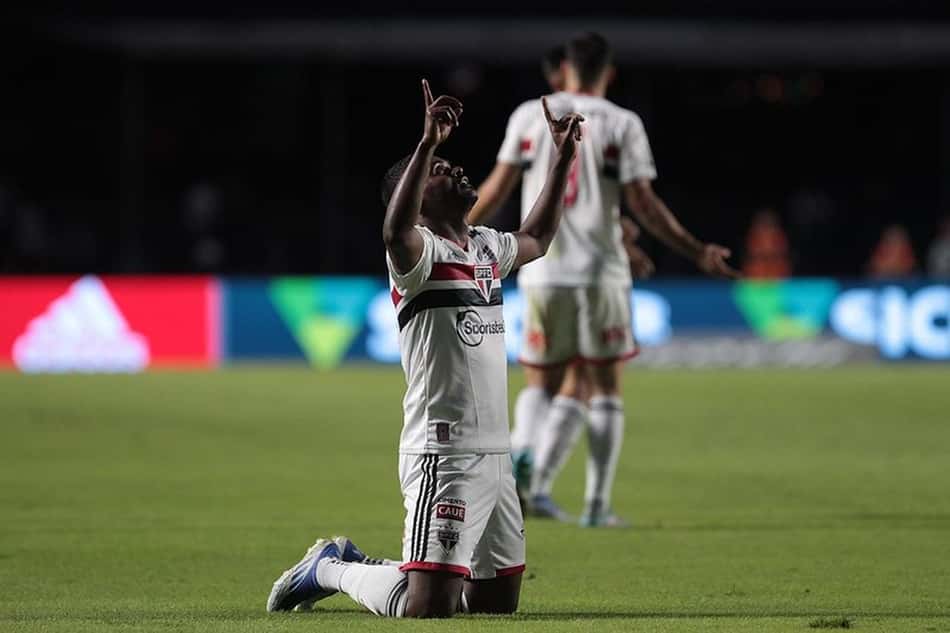 Nikão sofre com falta de sequência no São Paulo e frustra expectativas no clube