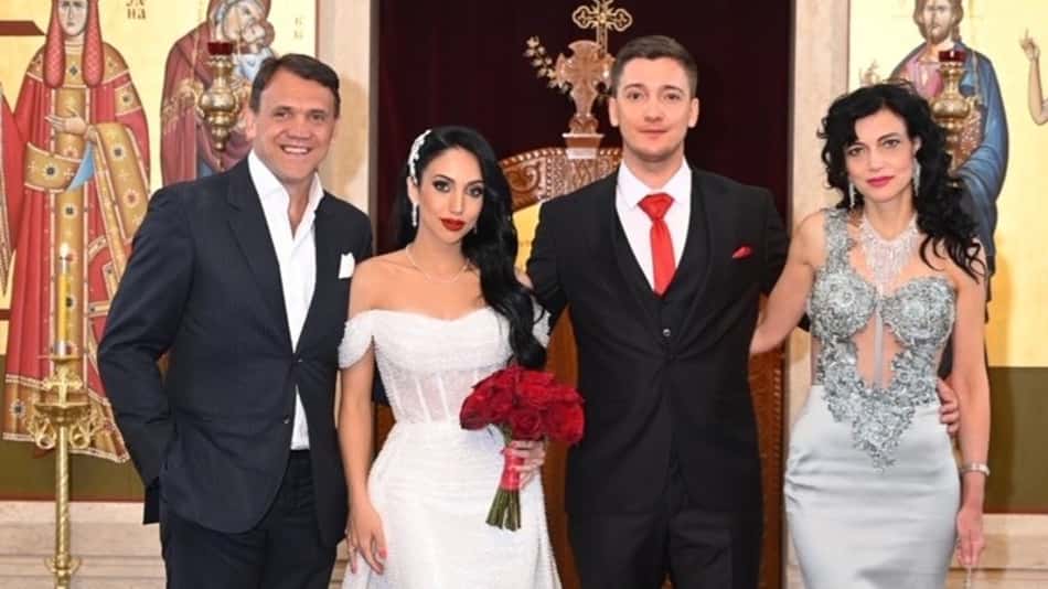 Petkovic viaja até a Sérvia para acompanhar casamento da filha