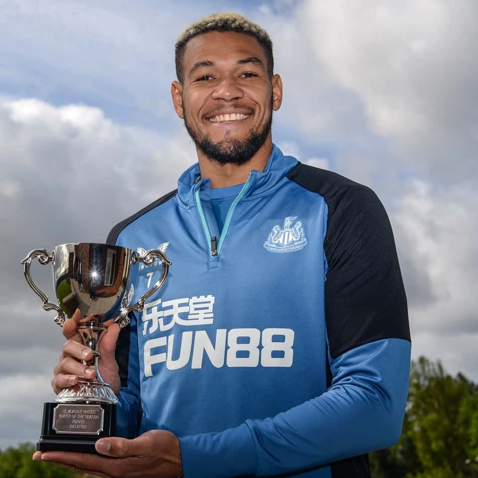 Joelinton agradece torcedor inglês que o tatuou: 'Homenagem linda'