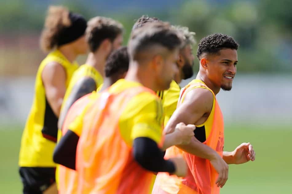 Flamengo tem trio de meio-campistas pendurados na Libertadores