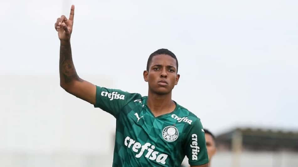 João Pedro celebra primeiro gol no Paulista sub-20 e projeta sequência na base do Palmeiras